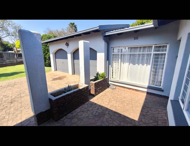 3 BEDROOM HOUSE FOR SALE IN BRACKENHURST